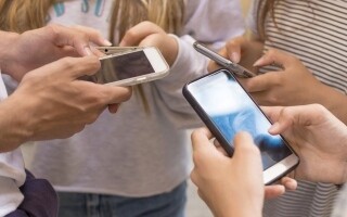 Rising Youth Depression in Hong Kong Linked to Screen Time