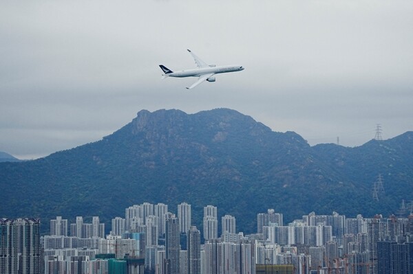 Cathay Pacific to Repurchase Qatar Airways Stake for Nearly $7 Billion